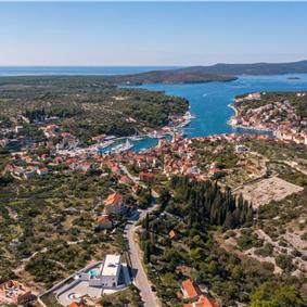 4 Bedroom Villa with Pool near Milna, Brac Island Sleeps 8 